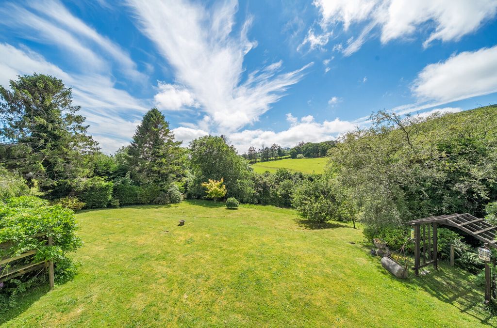 Property photo 3 of 16 Garden
