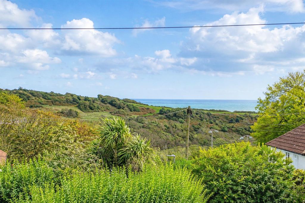 Property photo 2 of 23 6513Bd7d-bae7-446d-Bf67-34Bb8Bf601d2.Png