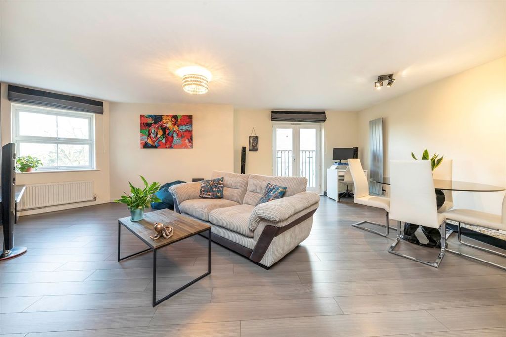 Property photo 2 of 7