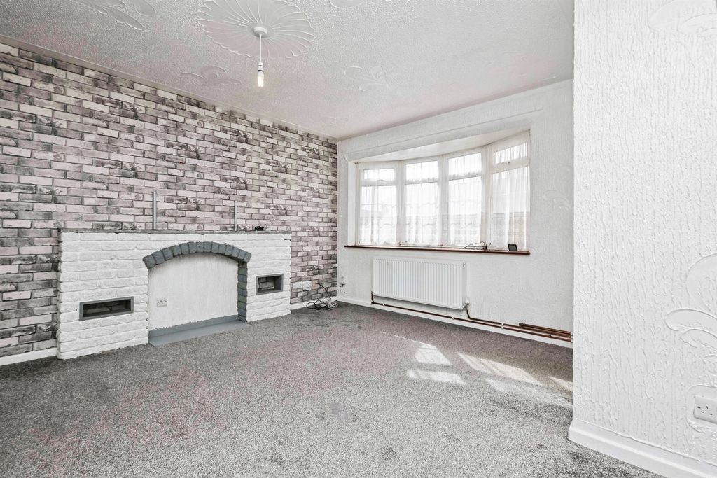 Property photo 3 of 26