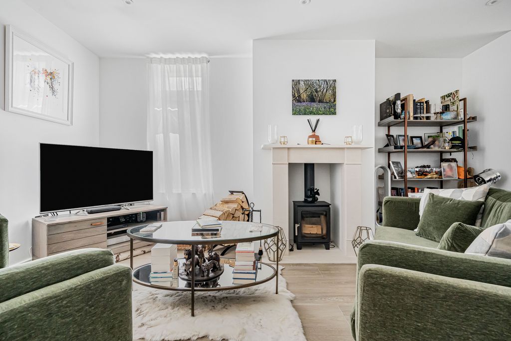 Property photo 2 of 39 1680770