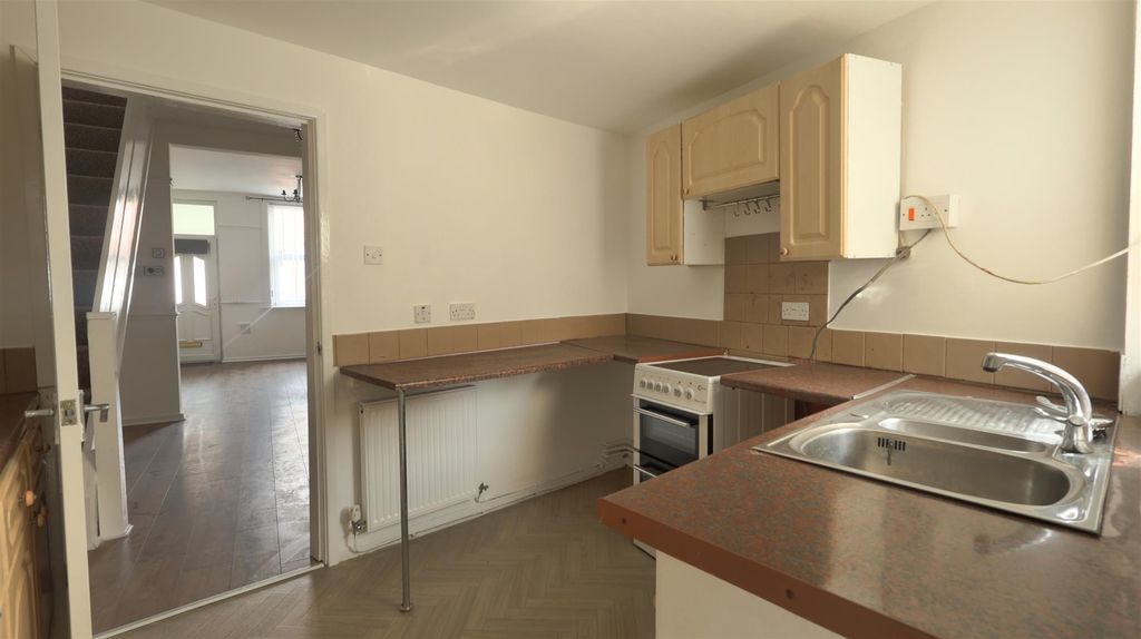 Property photo 3 of 13 Fleet Lane Kitchen