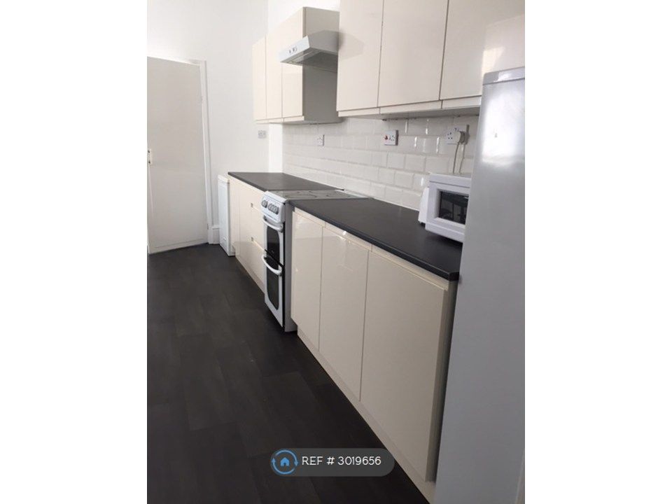Property photo 2 of 10 Kitchen