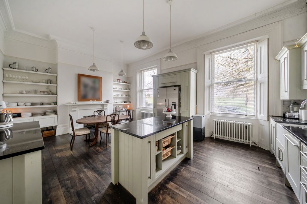 Property photo 3 of 20 Kitchen