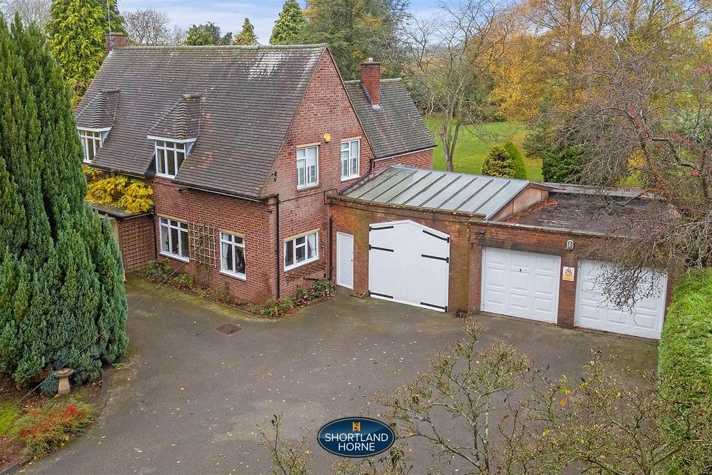 Property photo 3 of 47 168 Kenilworth Road (19 Of 58).Jpg