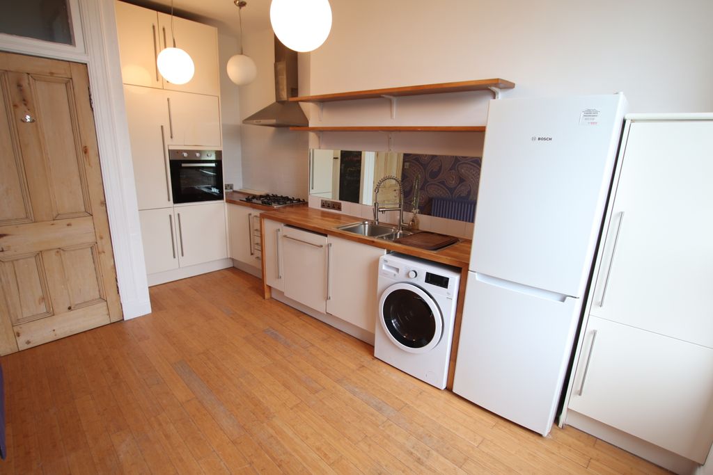 Property photo 3 of 8 Kitchen