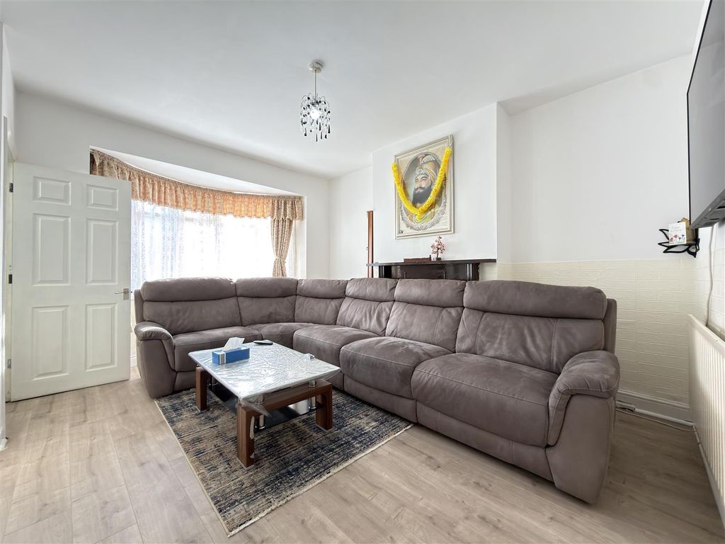 Property photo 2 of 15 Lounge