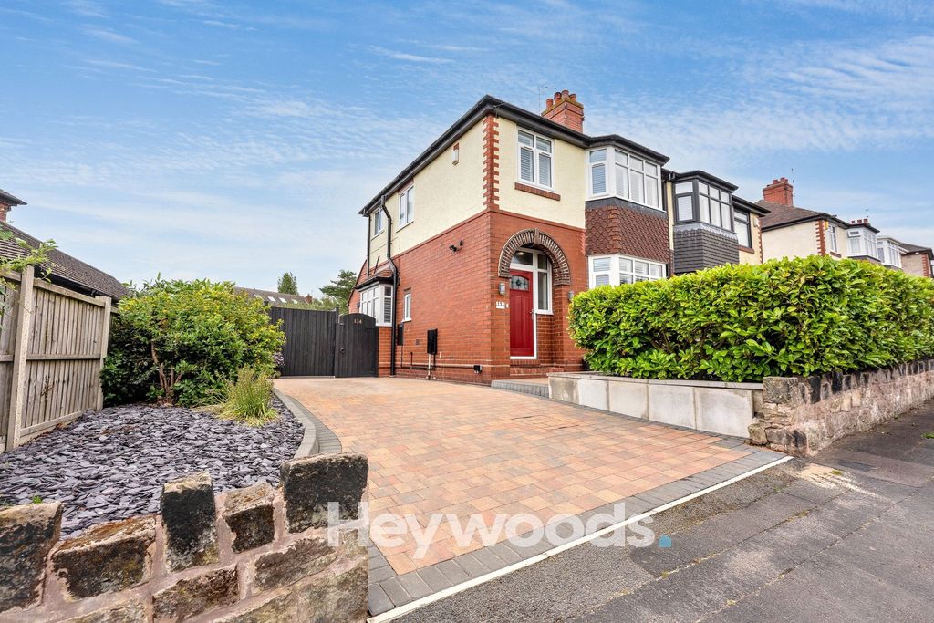 Property photo 1 of 31