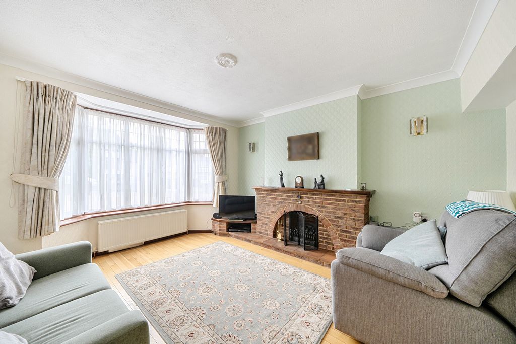 Property photo 2 of 25 1452617-17-69Fc57...