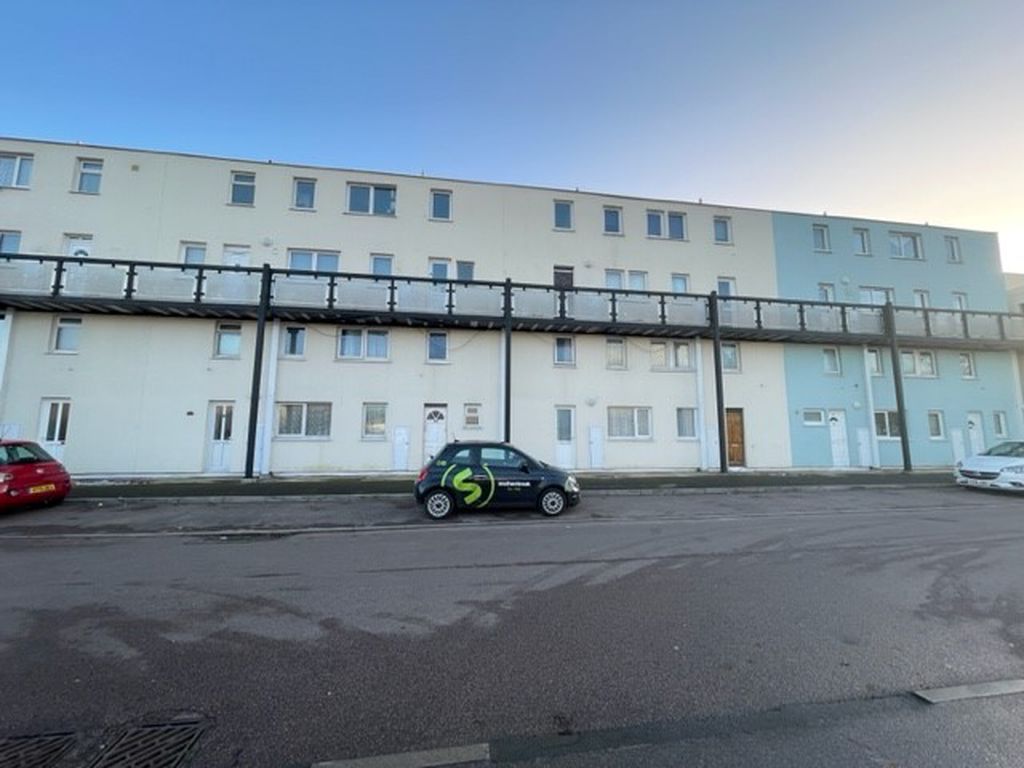 Property photo 1 of 6 Photo 6