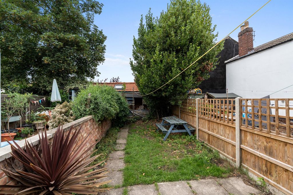 Property photo 3 of 15 42-Staffordstreet-003.Jpg
