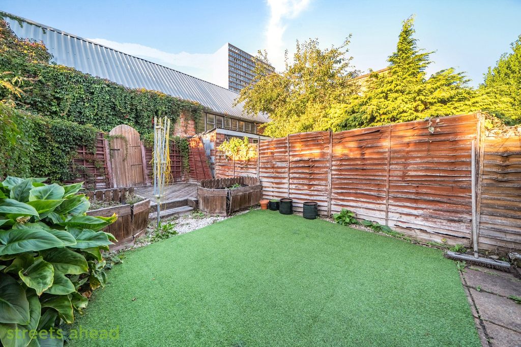 Property photo 2 of 20 A4d963d4-Dabb-4B8...