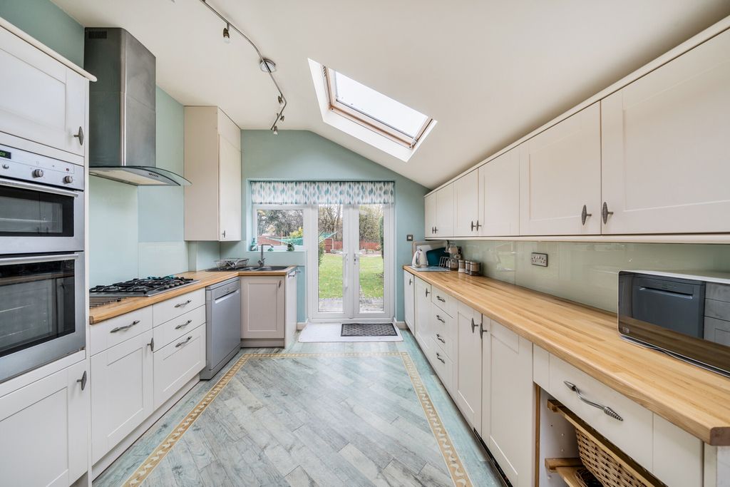 Property photo 2 of 25 1385310-25-69301E...