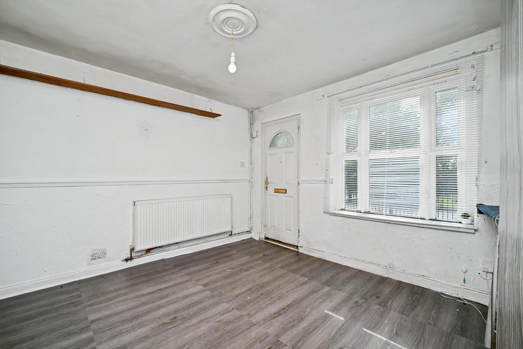 Property photo 3 of 11 3 Kings Hill Field, Wednesbury, West Midlands, Ws10 9Jf