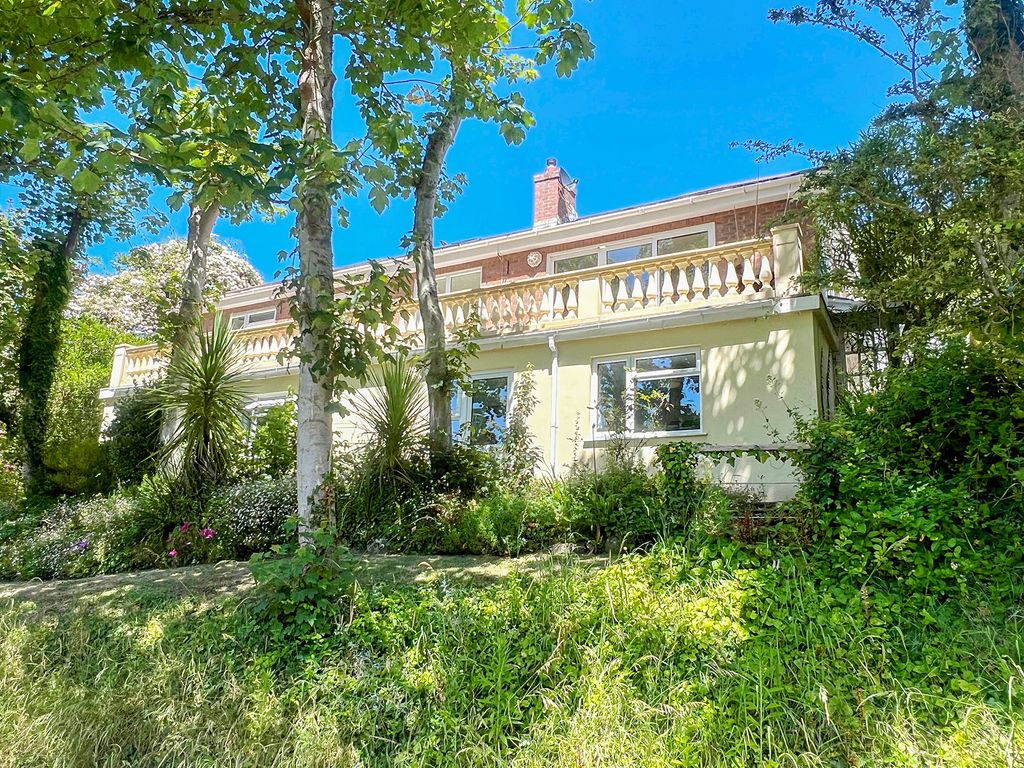 Property photo 1 of 13 Photo 0