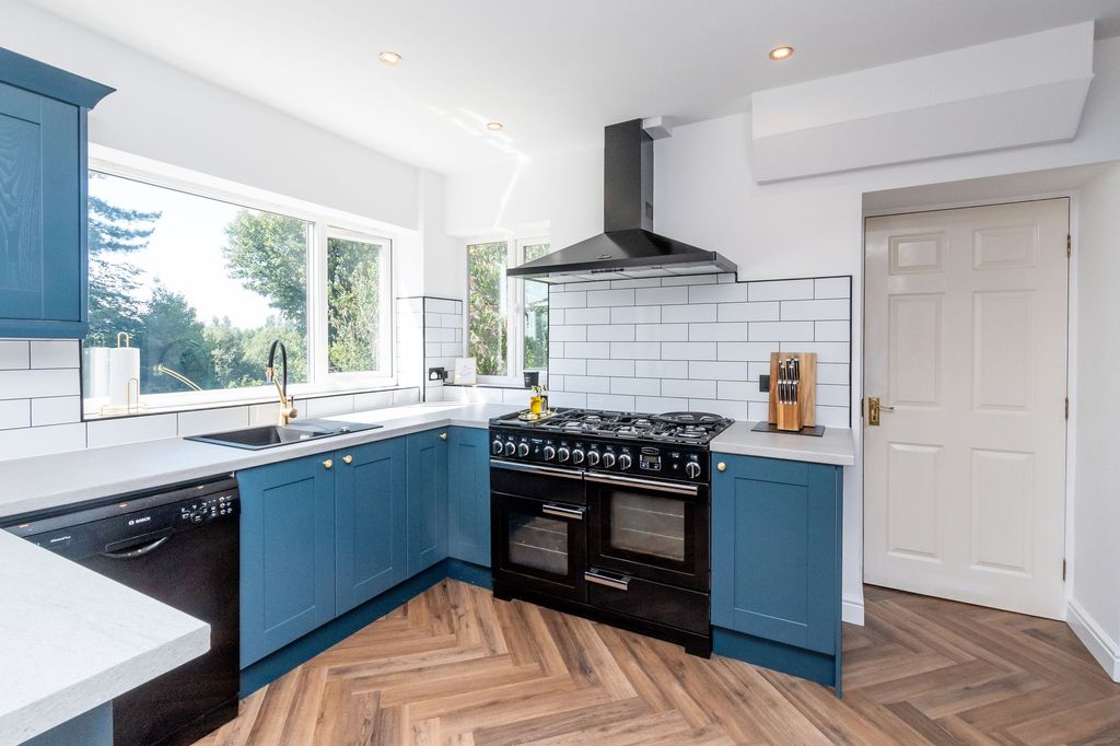 Property photo 2 of 36