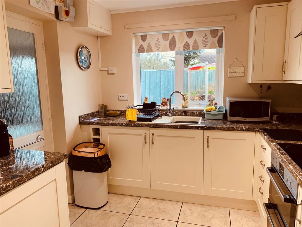 Property photo 2 of 10 Kitchen.Jpg