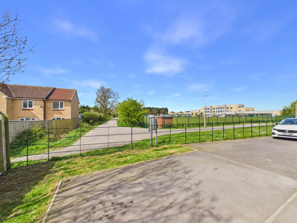Property photo 2 of 16 5078854