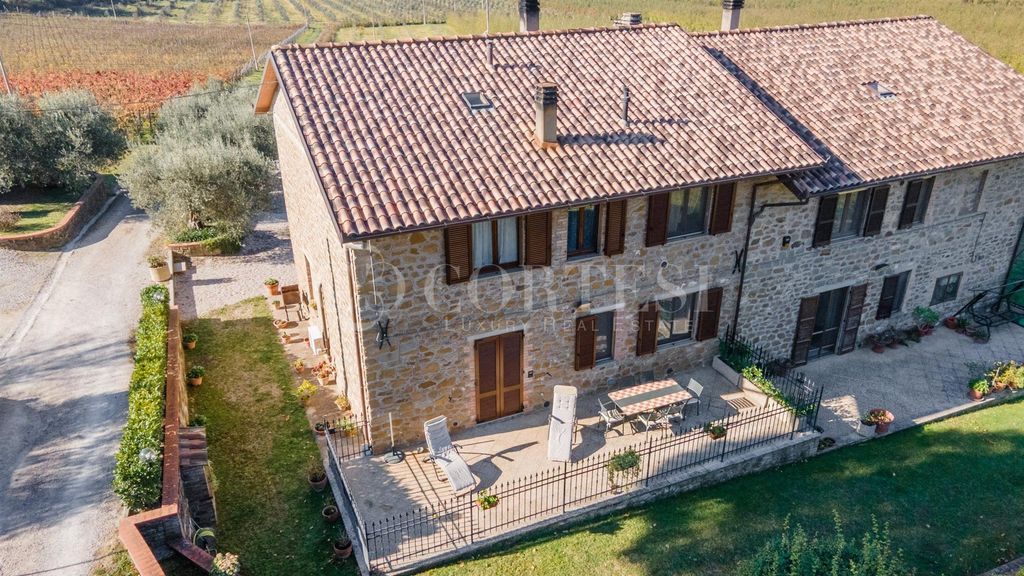 Property photo 1 of 35 Prestigious Portion Of A Farmhouse With Two Apartments
