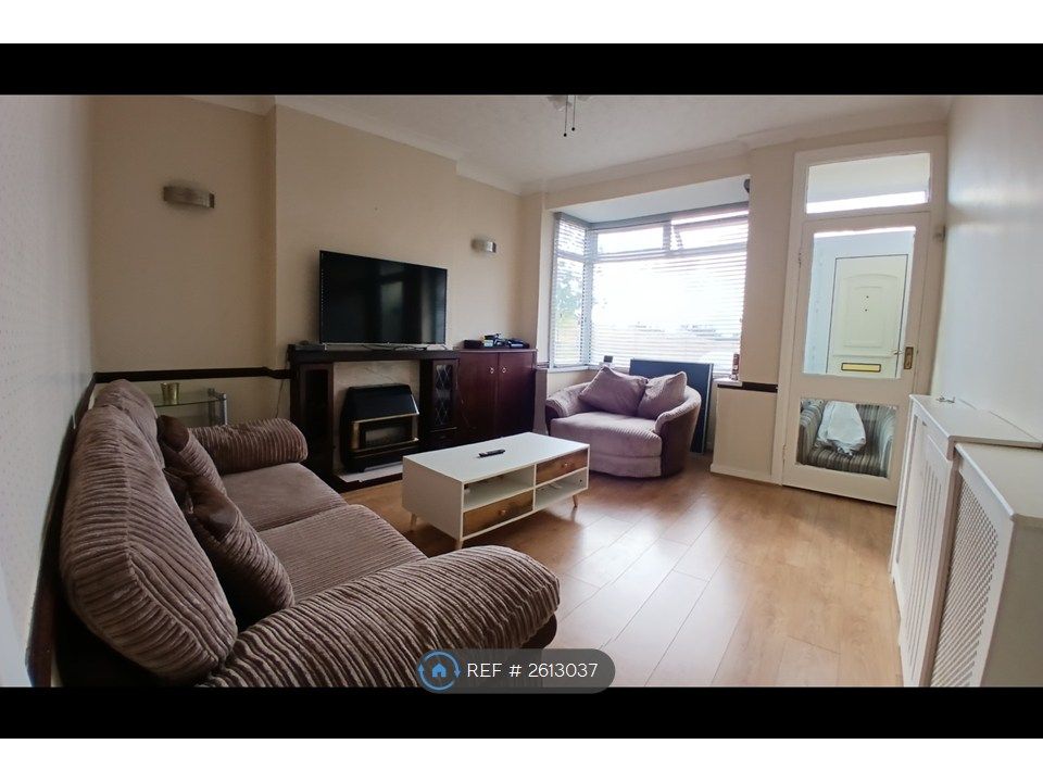 Property photo 2 of 8 Spacious Living Room