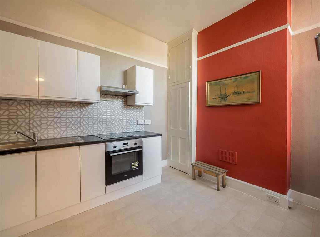 Property photo 2 of 24