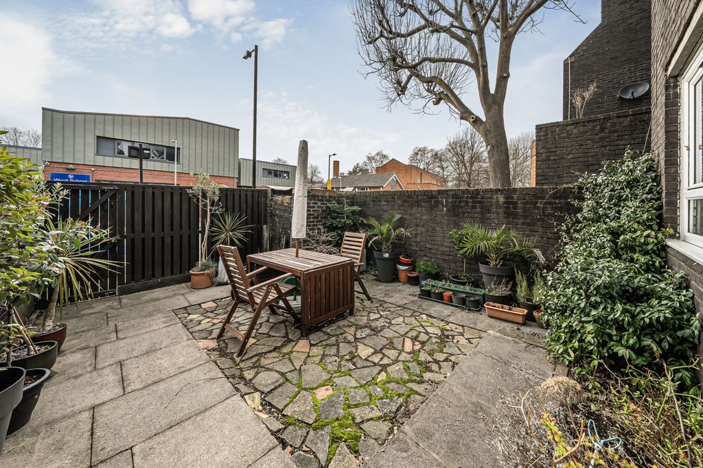 Property photo 3 of 22 Garden