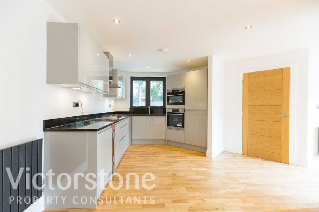 Property photo 3 of 6 1328123