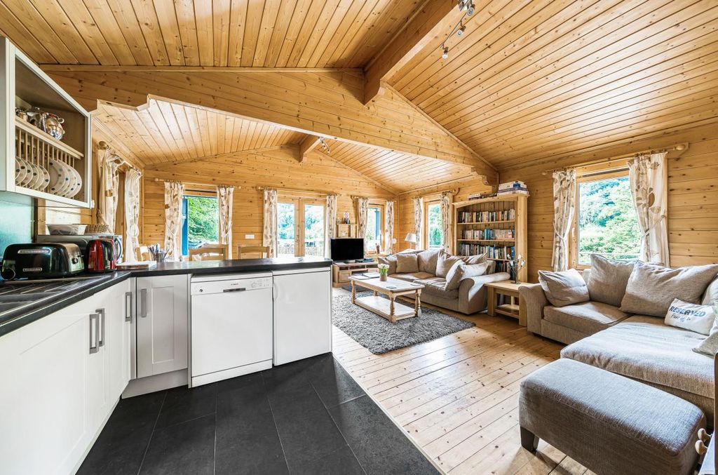 Property photo 3 of 26 Oakford, Seddons