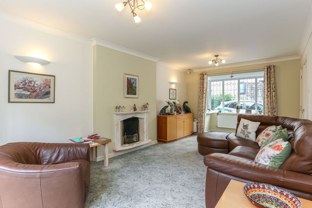 Property photo 2 of 33