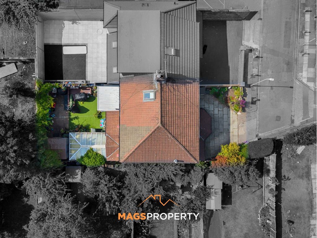 Property photo 2 of 32