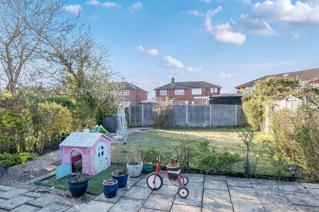 Property photo 3 of 13 Garden: