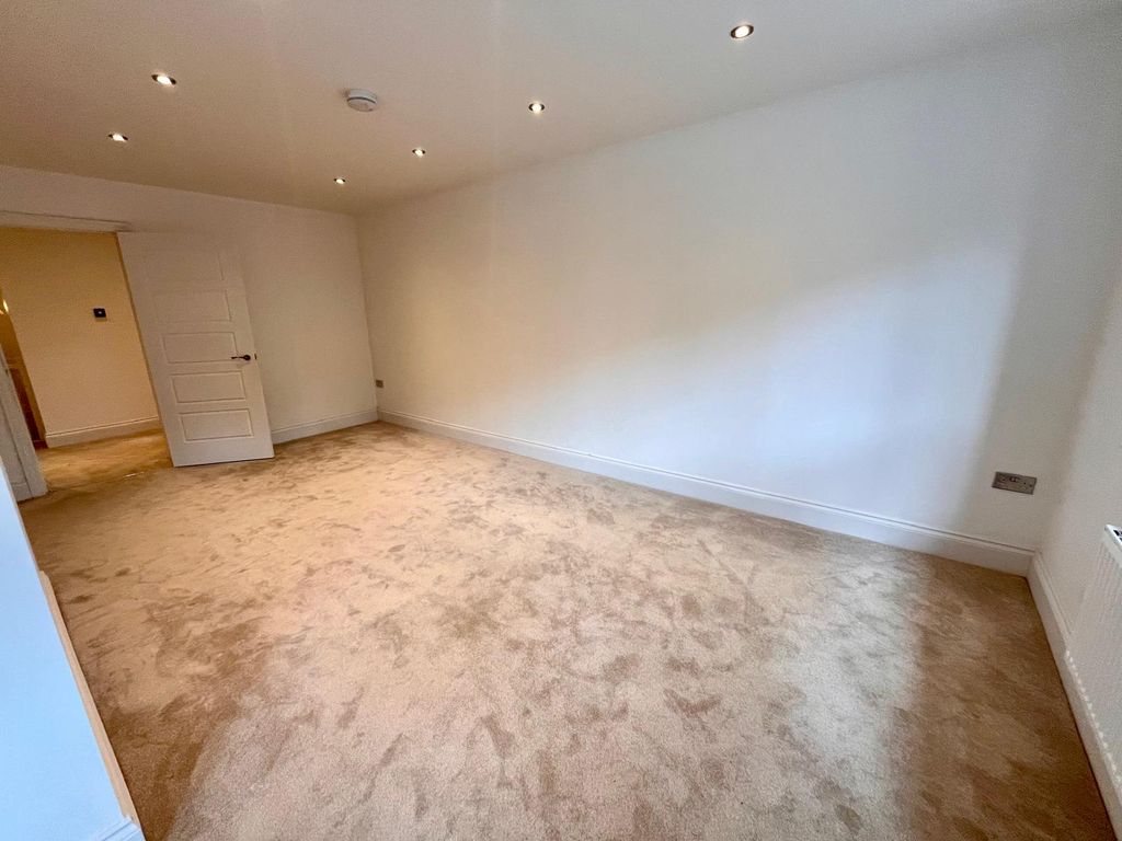 Property photo 3 of 12 Image