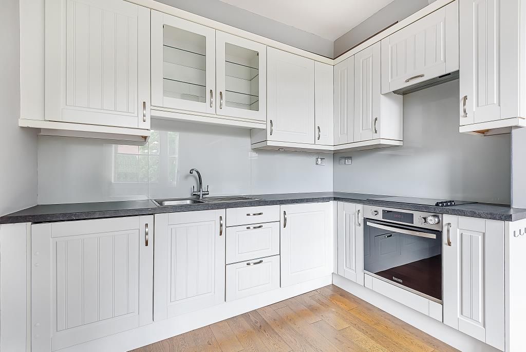 Property photo 2 of 10 Kitchen