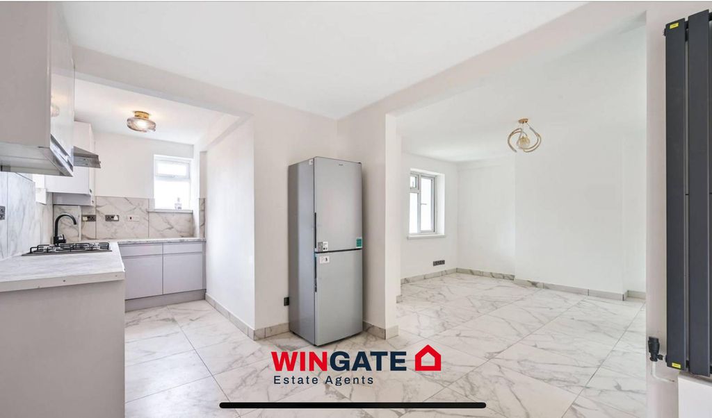 Property photo 3 of 9 Kitchen