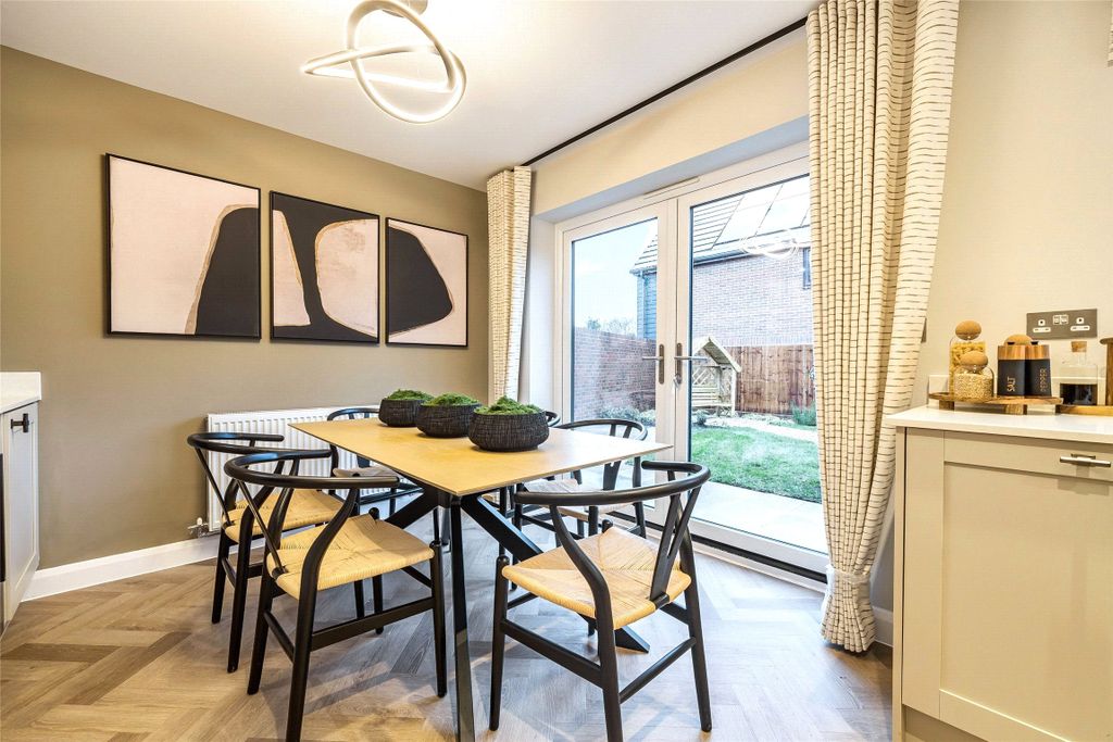 Property photo 3 of 11 Show Home