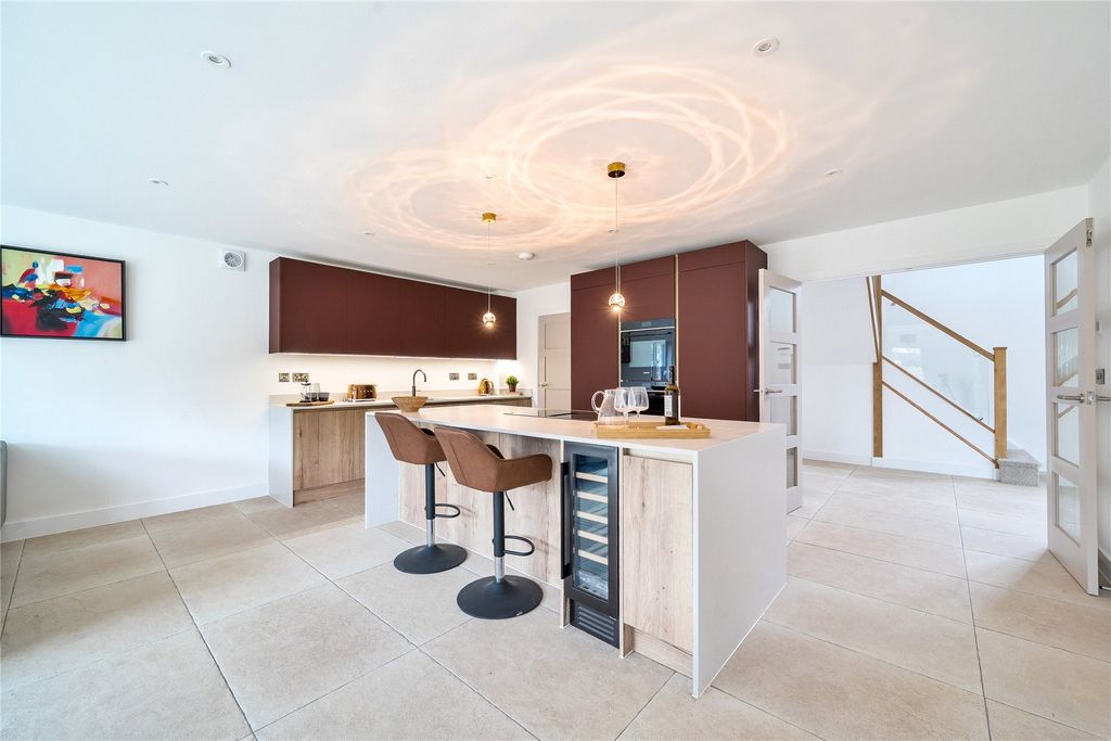 Property photo 3 of 16 Kitchen / Diner