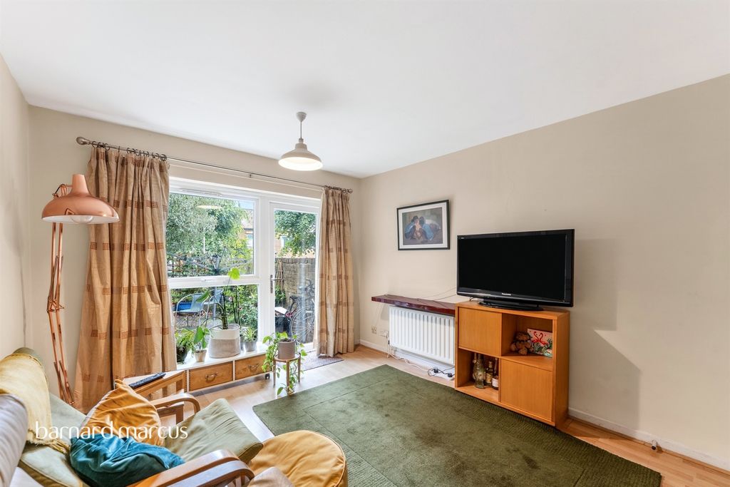 Property photo 3 of 12