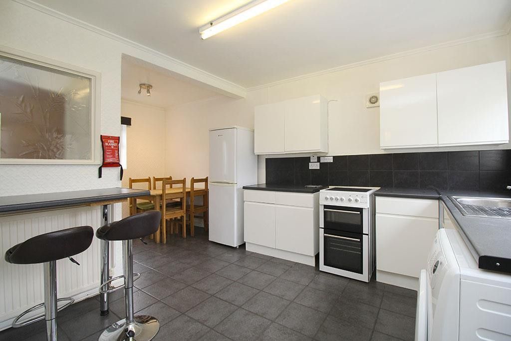 Property photo 1 of 30 Kitchen (Main)
