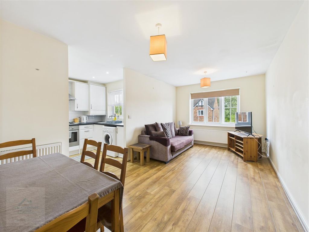 Property photo 2 of 15 Living / Dining Room