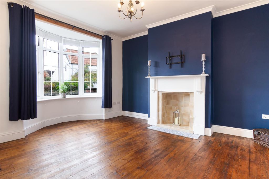 Property photo 2 of 27