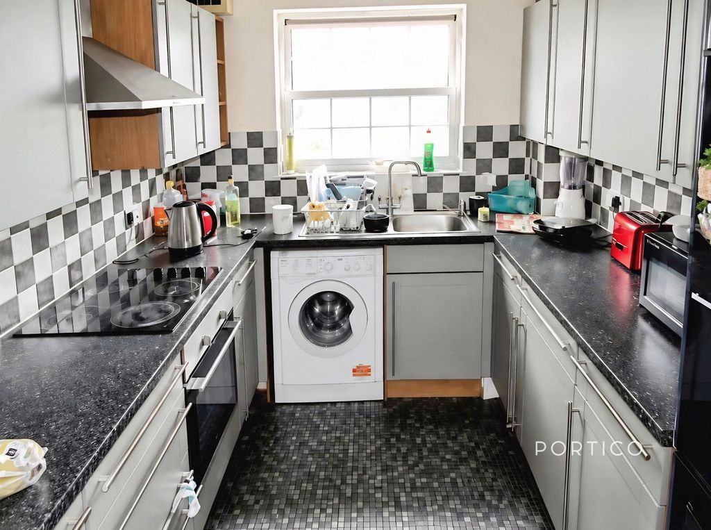 Property photo 3 of 8 Pbox-Img.Jpg