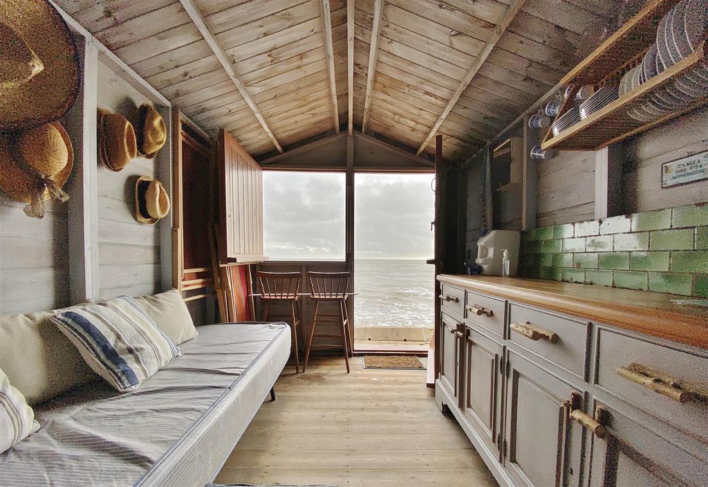 Property photo 3 of 11 Beach Hut