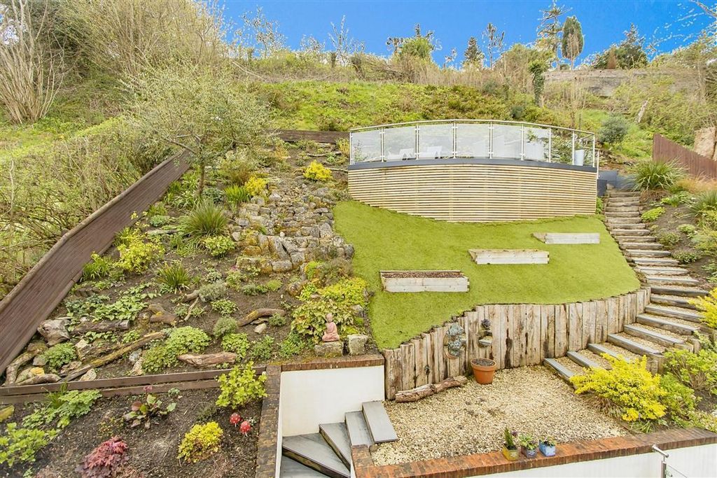 Property photo 3 of 26