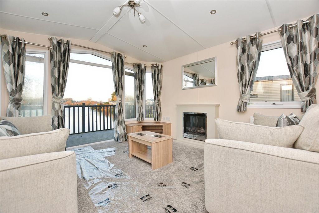 Property photo 3 of 15 Living Room