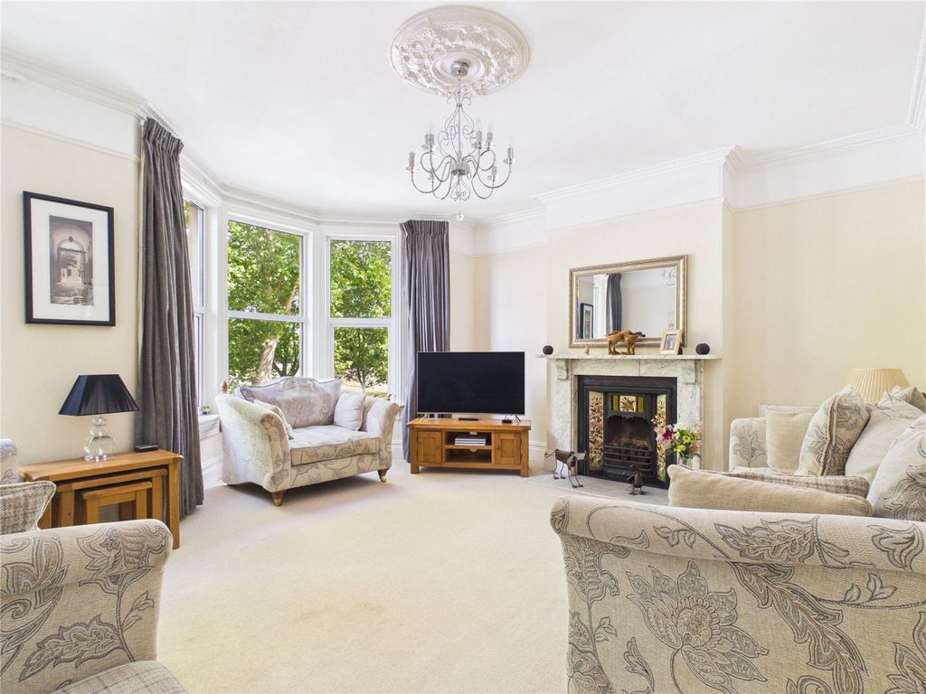 Property photo 1 of 32 Picture No. 11
