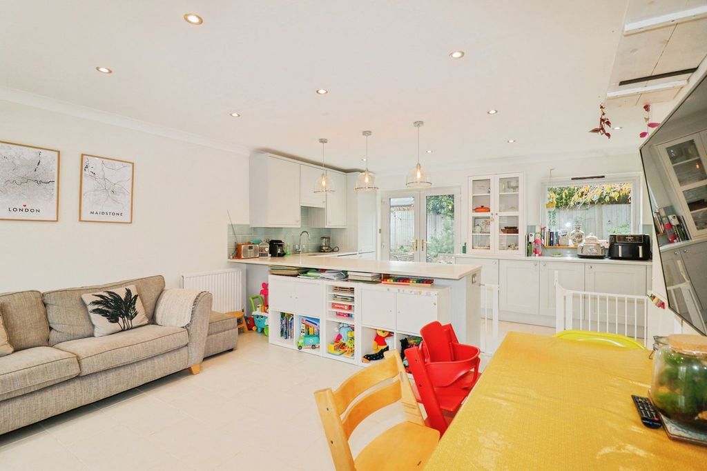 Property photo 3 of 18