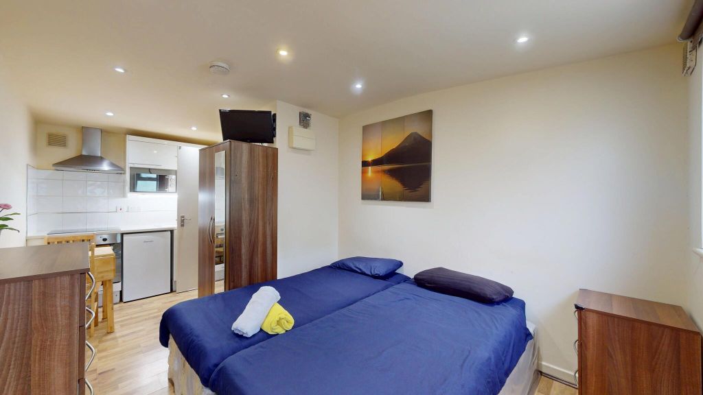 Property photo 2 of 8