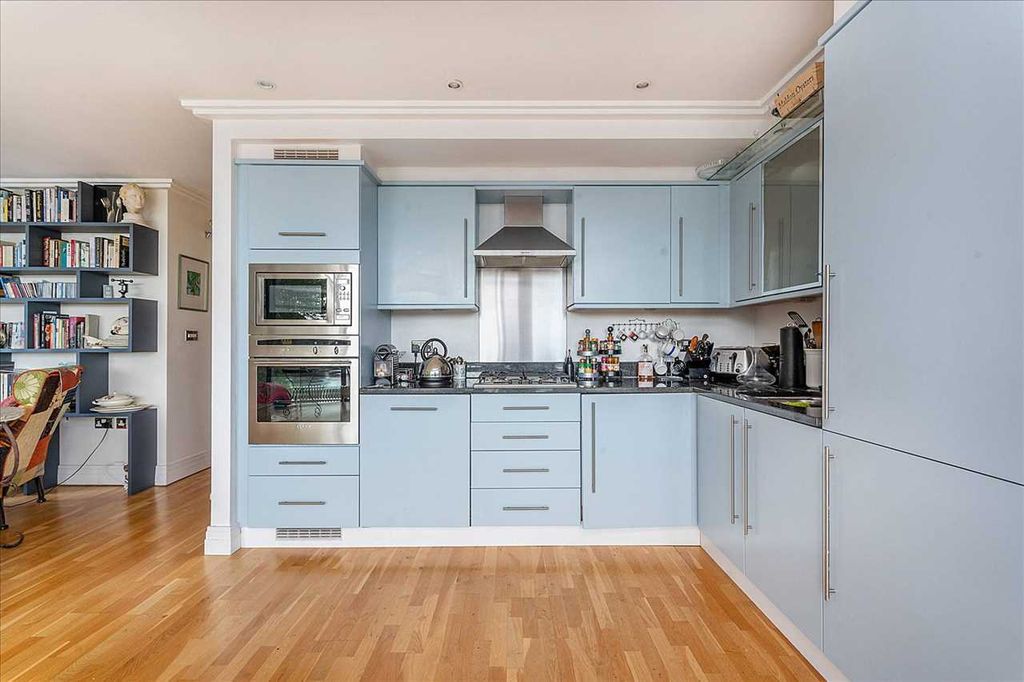 Property photo 3 of 14