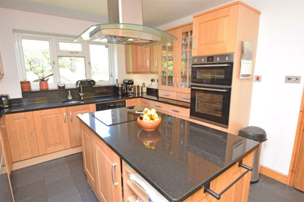 Property photo 3 of 24