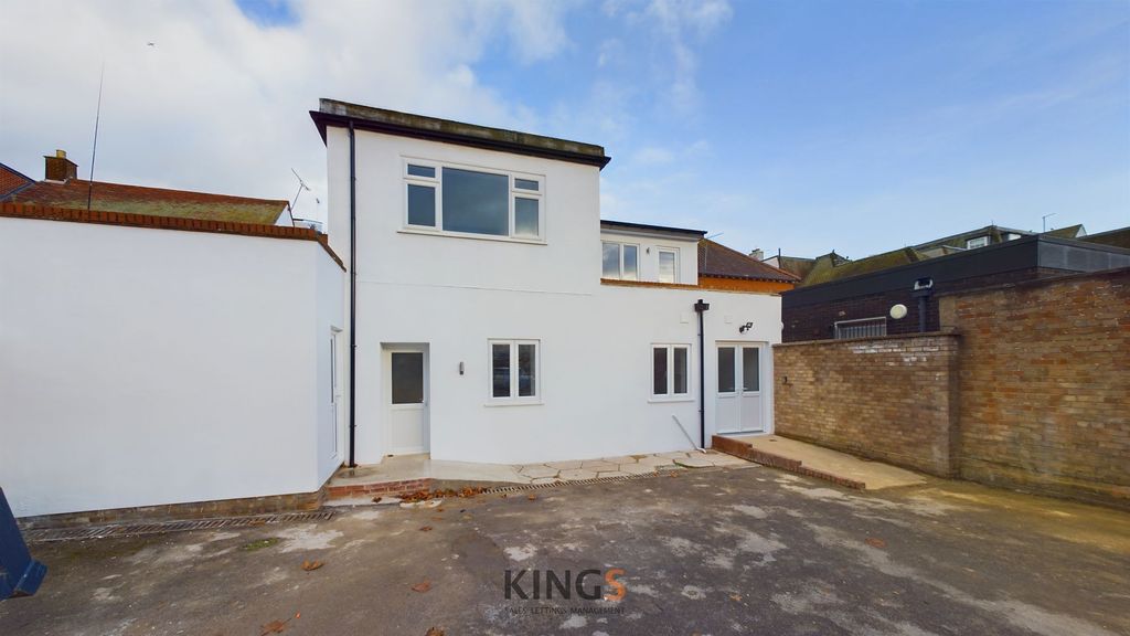 Property photo 1 of 8 Exterior